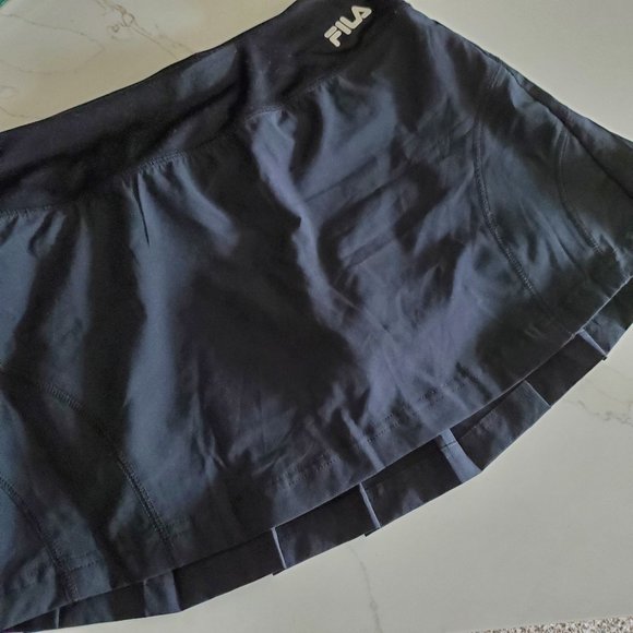 (LIKE NEW) FILA Skorts, Black Size S - Picture 9 of 12